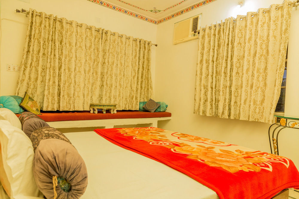Hotel Hanuman Ghat On Lake Pichola Udaipur Extérieur photo